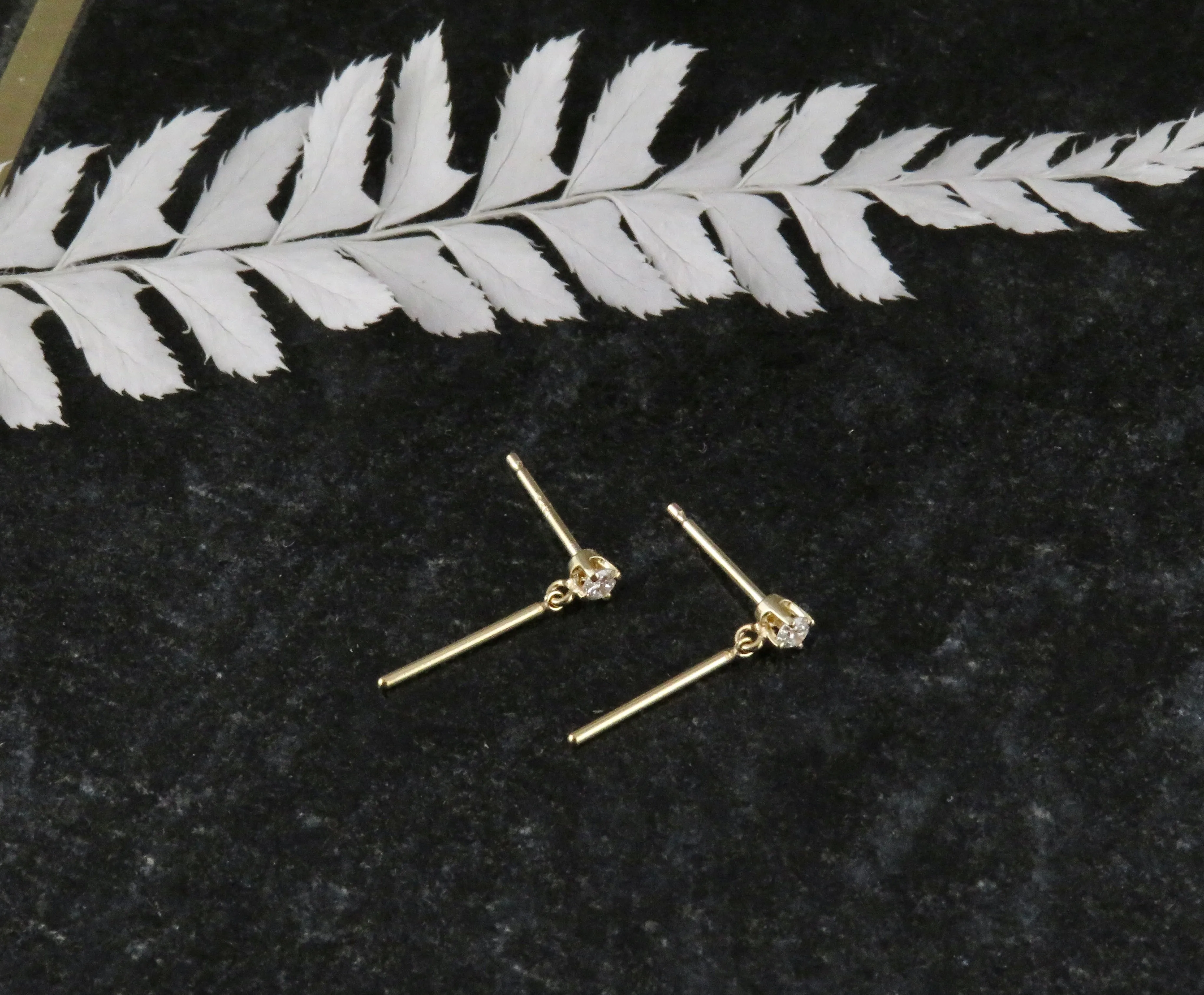 14k Gold Diamond Wisp Stud