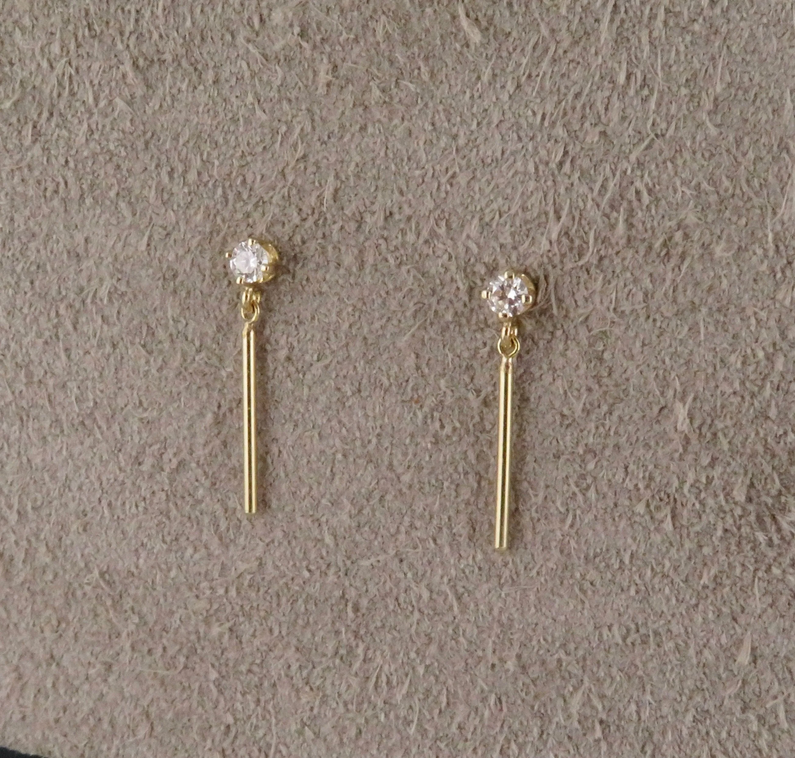 14k Gold Diamond Wisp Stud