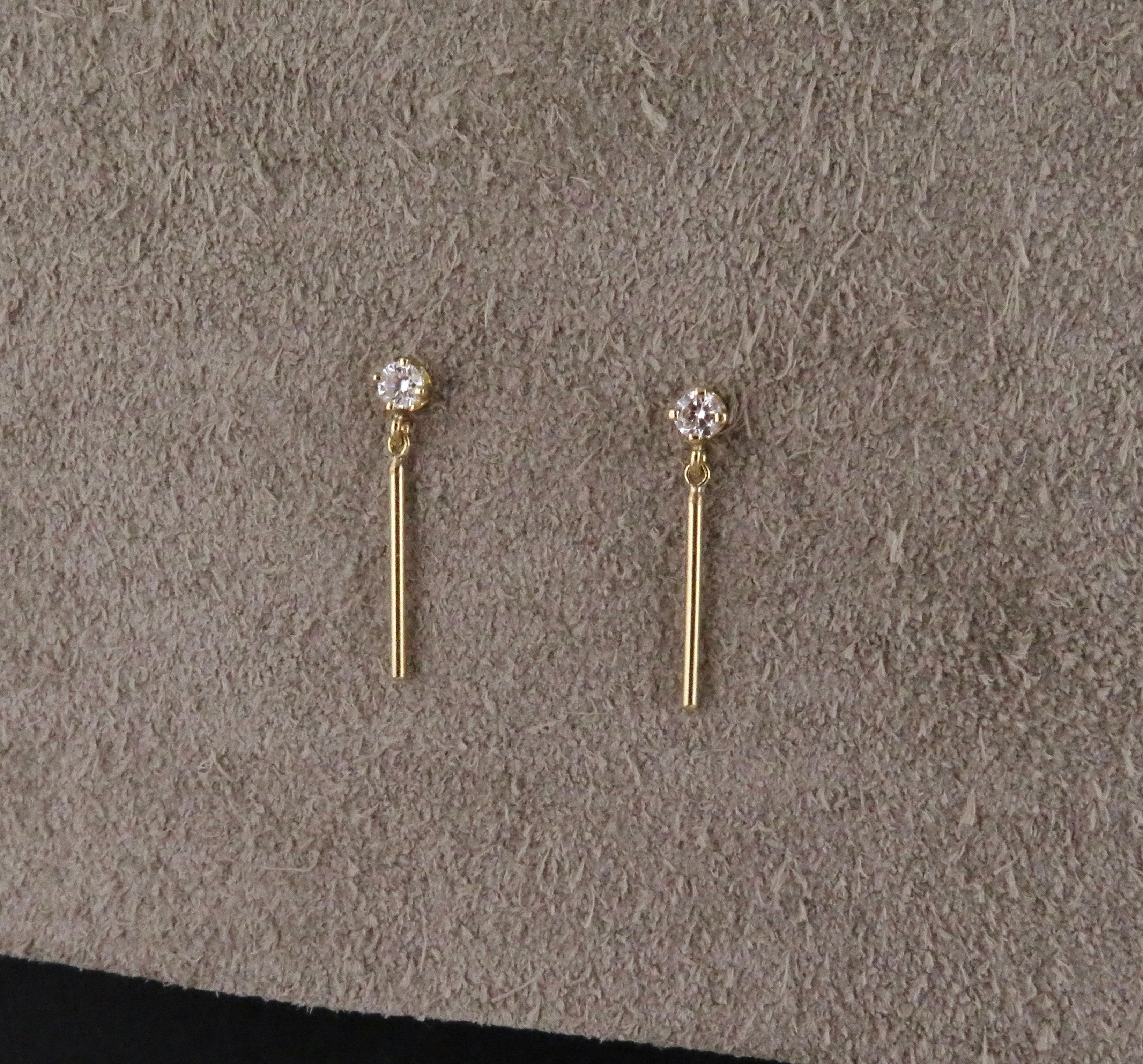 14k Gold Diamond Wisp Stud