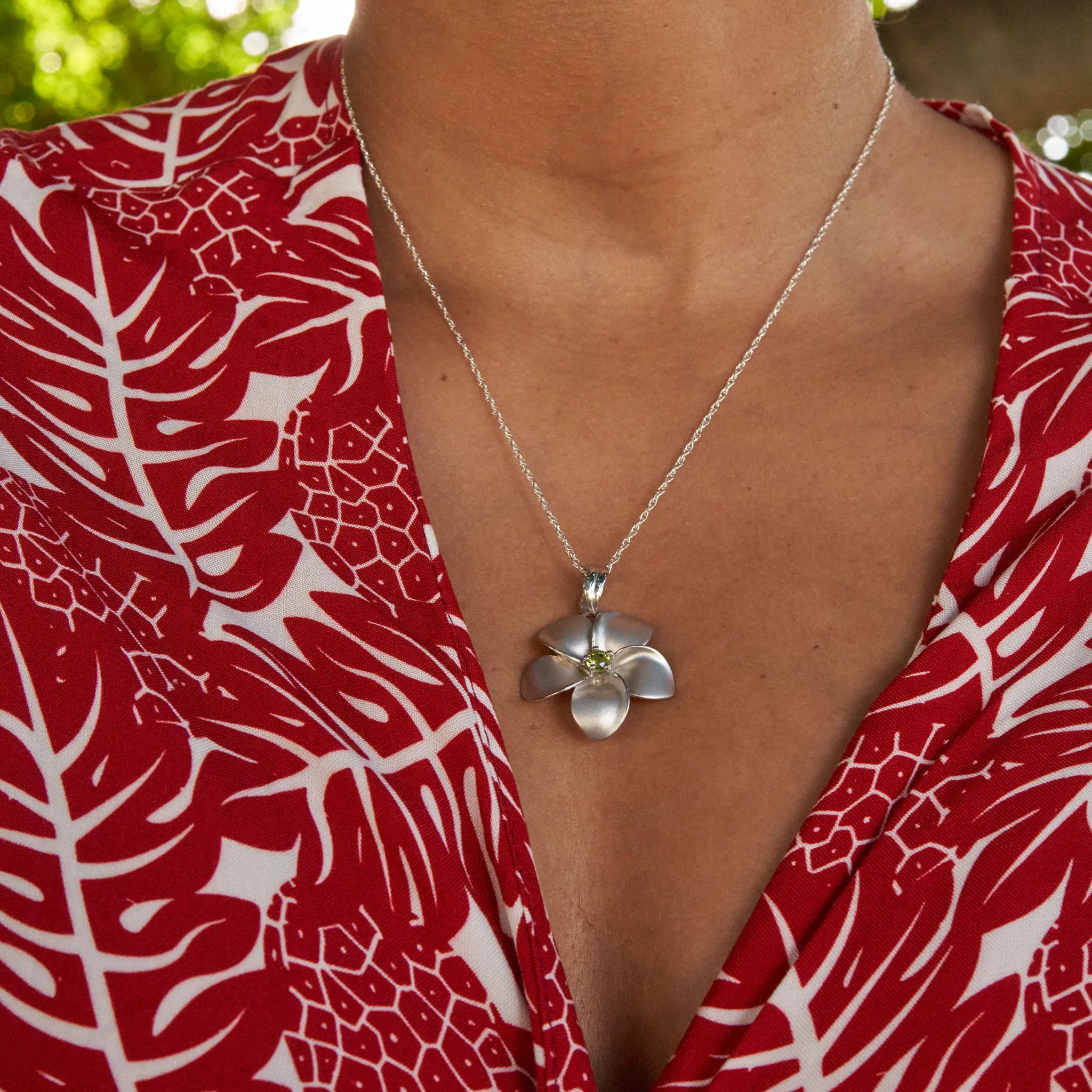 18" Plumeria Peridot Necklace in Sterling Silver - 28mm