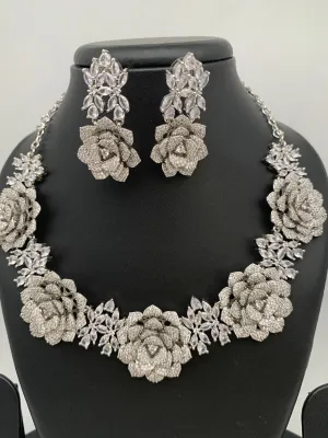 AD Diamond Finish Floral Pattern Neckline Short Necklace