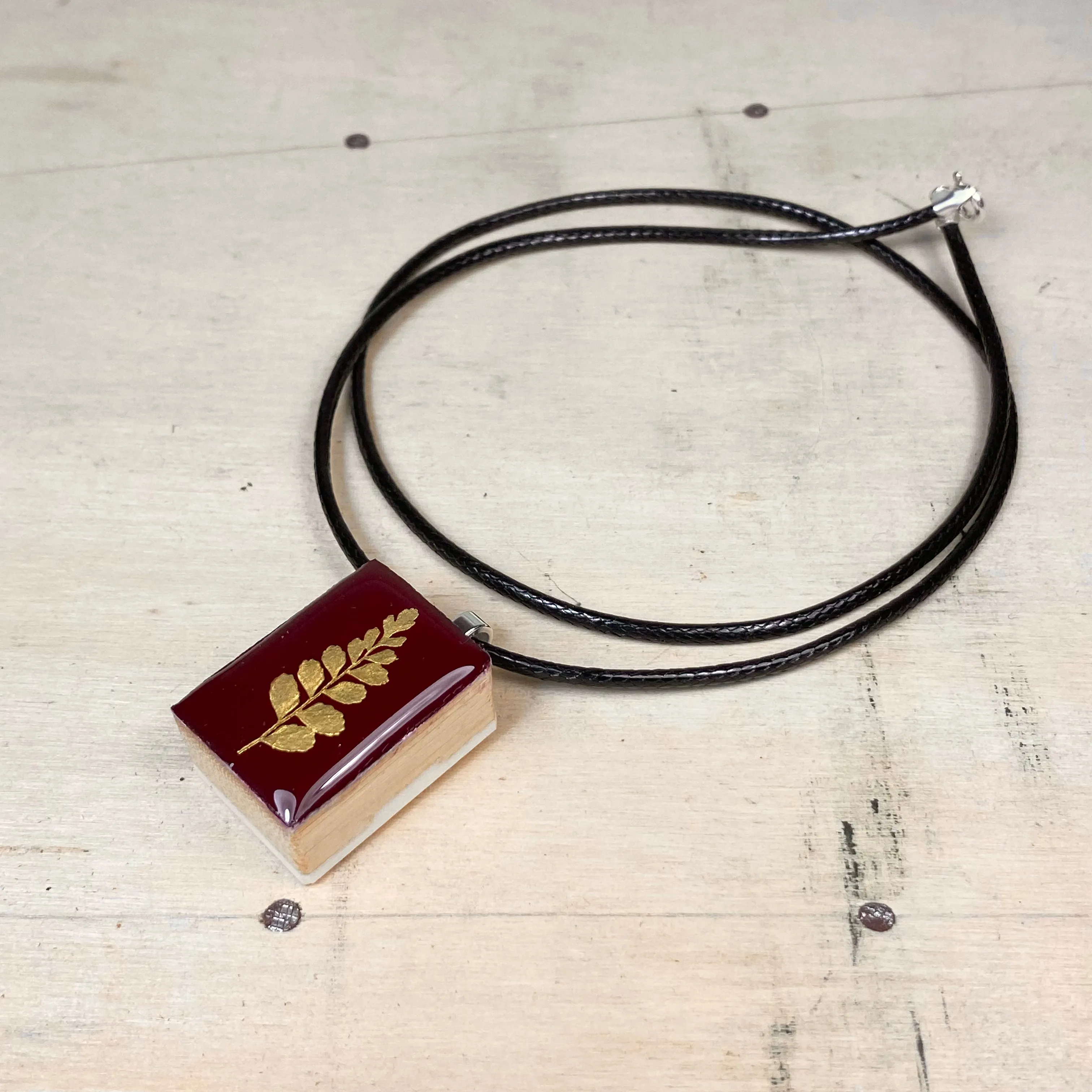 Fern Mah Jong Pendant & Amber Pot