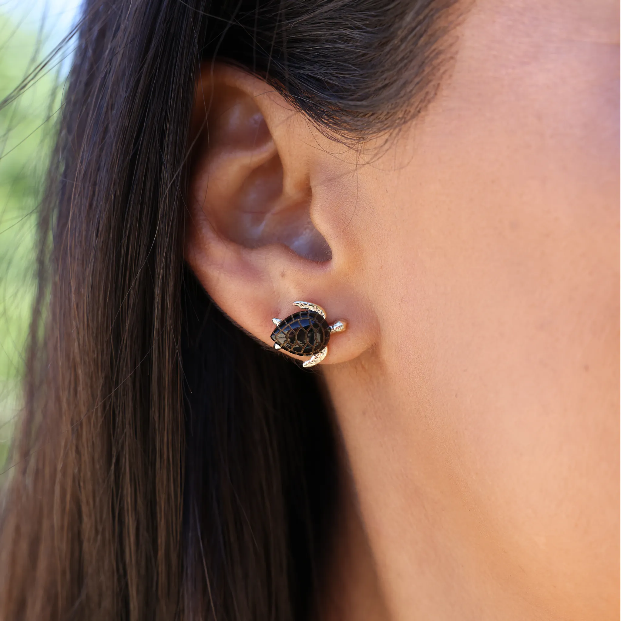 Honu Black Coral Earrings in Gold - 12mm