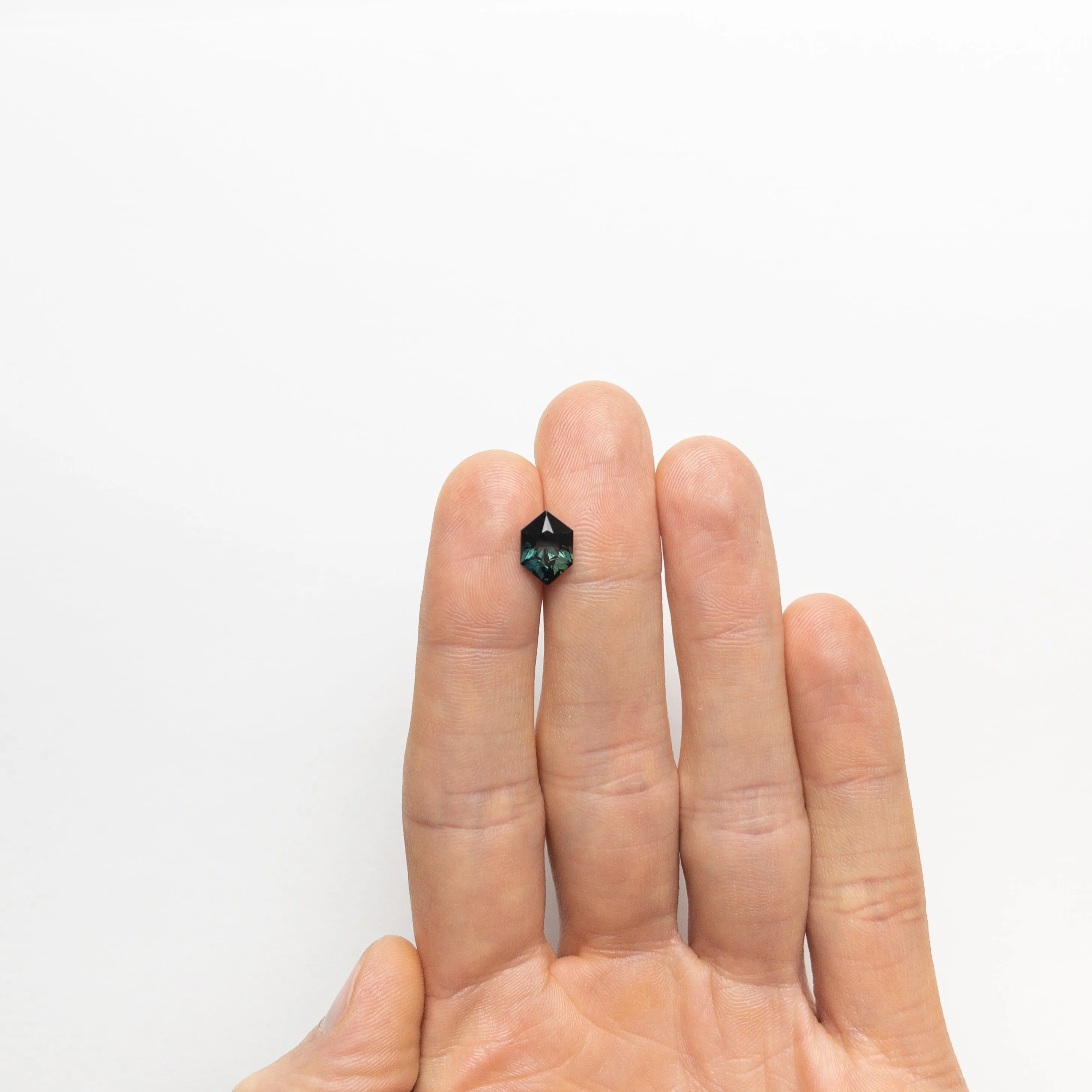 Teal/Green Brilliant Sapphire - 2.53ct Hexagon